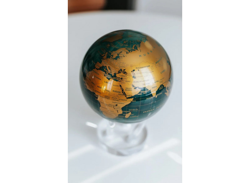 Moving Globe Green-Gold