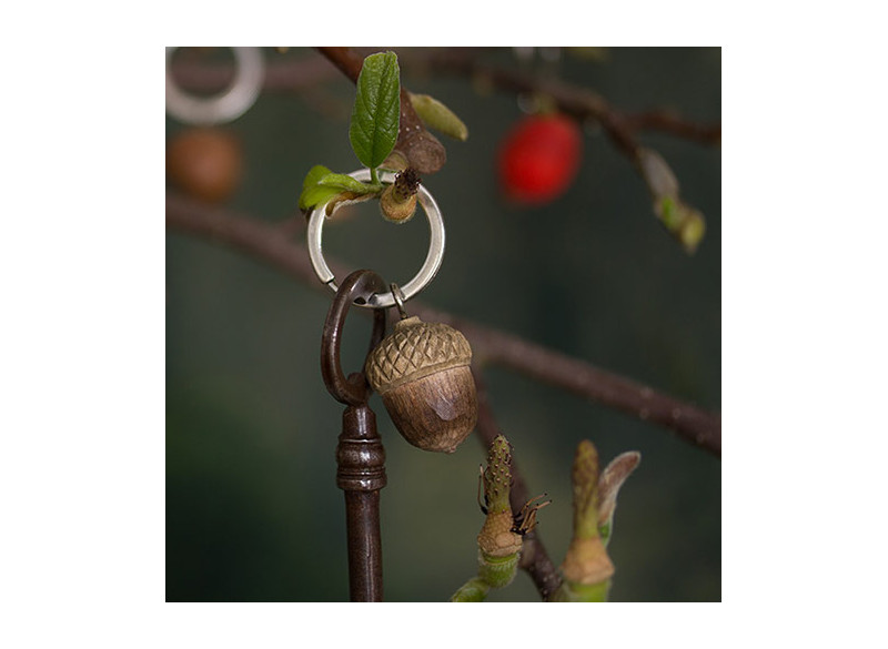 Keyring in linden wood