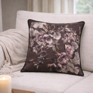 Pudebetræk Corey Pinot med bærmotiv – 45×45 cm fra Cozy Living