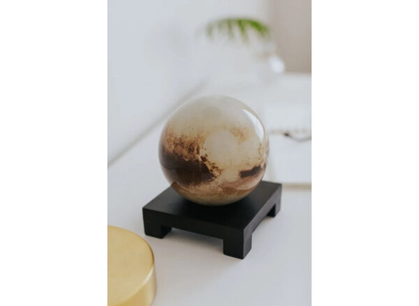 Moving Globe Pluto