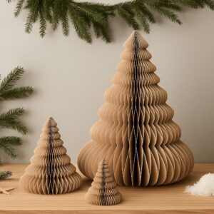 Broste Copenhagen Juletræ i papir – Sæt med 3 størrelser (H65, H30, H15 cm) – Indian Tan