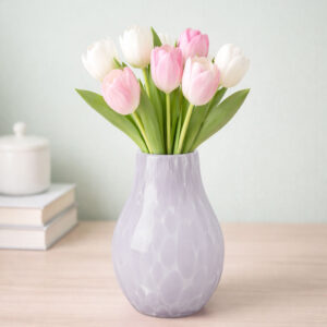 Vase Ada Spots Lavendel fra Broste Copenhagen i prikket glasdesign