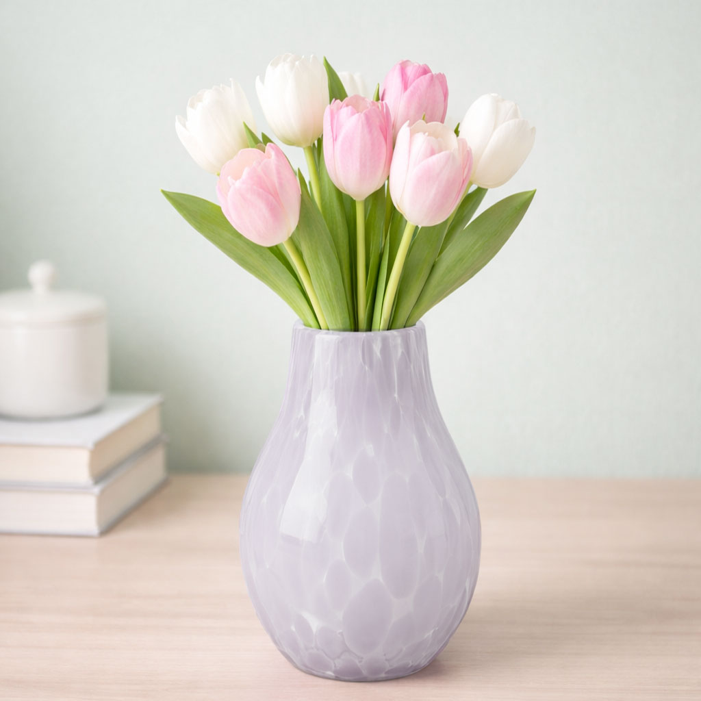 Vase Ada Spots Lavendel fra Broste Copenhagen i prikket glasdesign