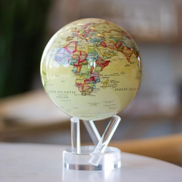 Moving Globe Pol Map - Small