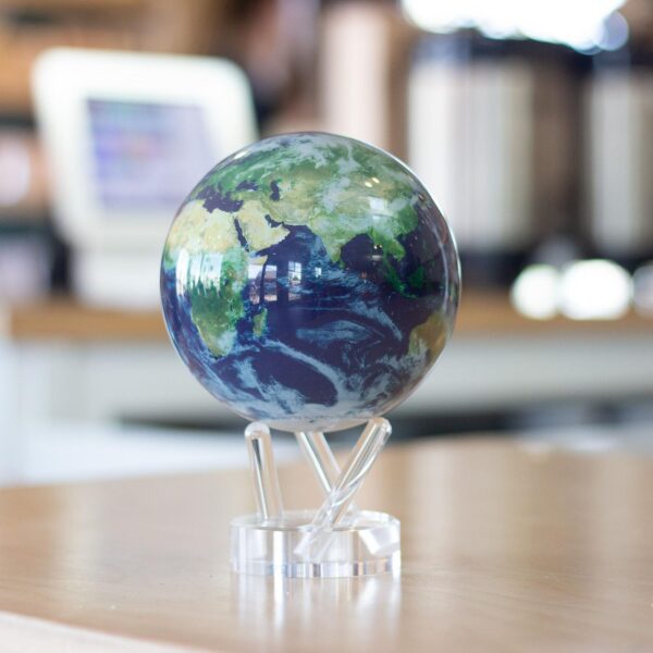 Moving Globe Satelit - Medium