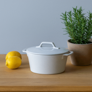 Ovnfast gryde med låg – Hasle lysegrå stengods 23,5x19 cm