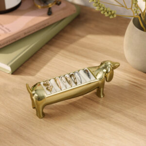 Ringholder hund i metal med messing finish – 15×6×4 cm