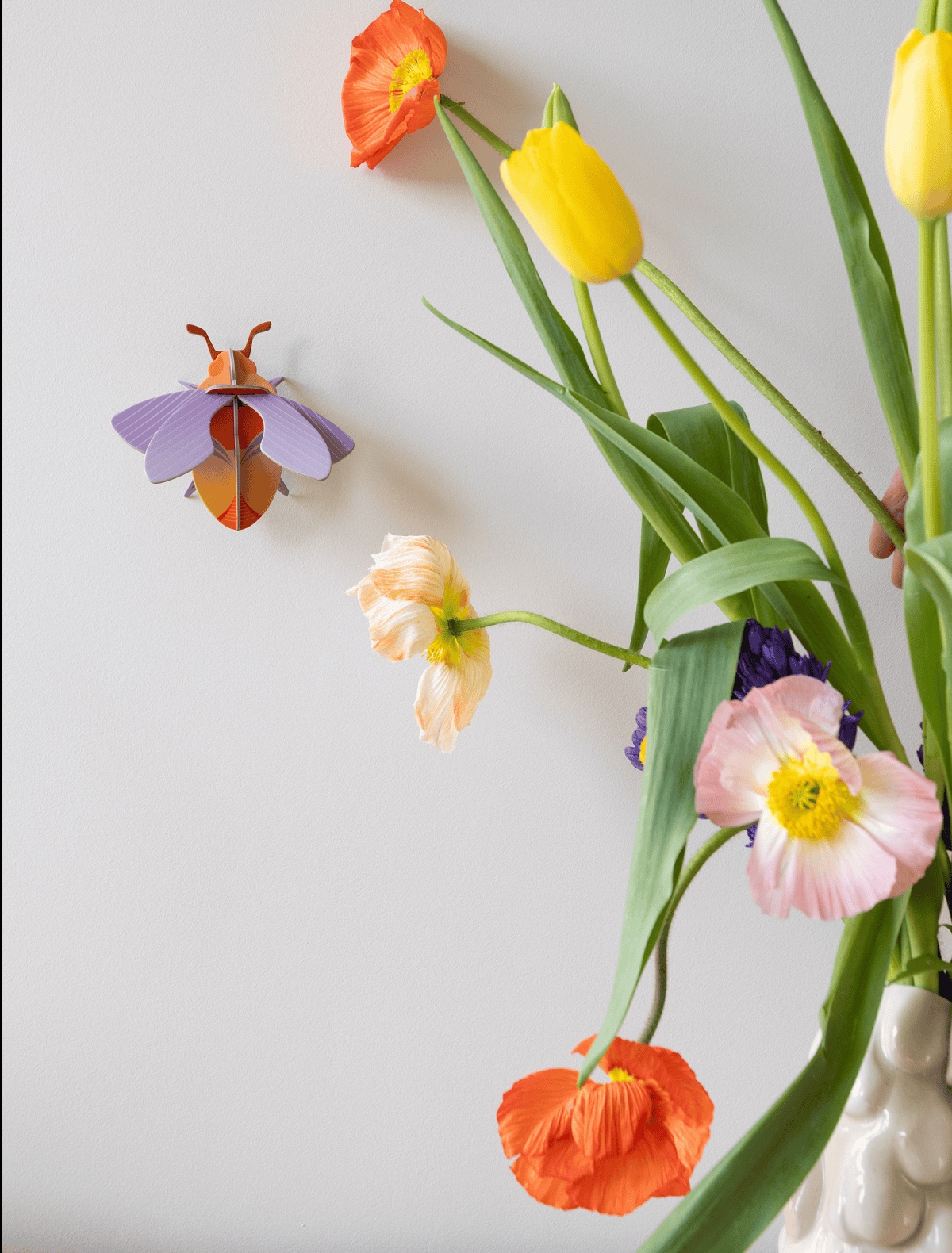 Studio ROOF Bumblebee – 3D vægdekoration i genbrugskarton (ca. 13 × 5,5 × 11 cm) - Image 2