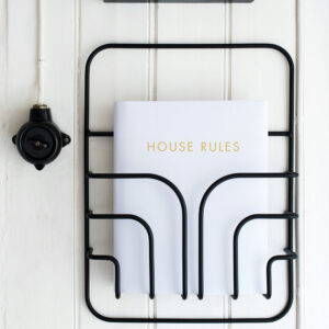 Maze “Now” Magasinholder – Lille Sort