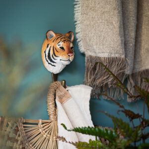 Wildlifegarden Krok Tiger – Håndsnidad vægkrog