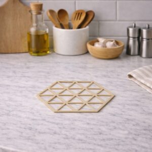 Triangles bordskåner varm sand – Zone Denmark i silikone 16×14 cm