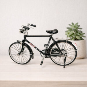 Sort dekocykel – dekorativ cykel i nordisk boligindretning