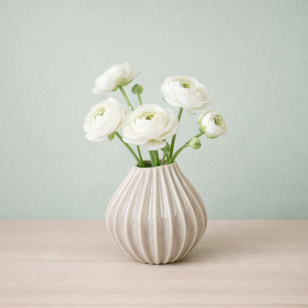 Vase Wide lille Rainy Day fra Broste Copenhagen – nordisk vase i cremegrå keramik